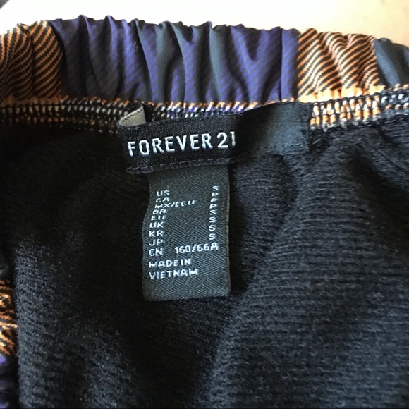 Forever 21 checkered skirts (Women) - Picture 3 of 3